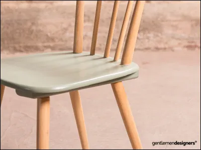 Certaines chaises ont des barreaux, mais qu'appelle-t-on un "barreau de chaise" ?