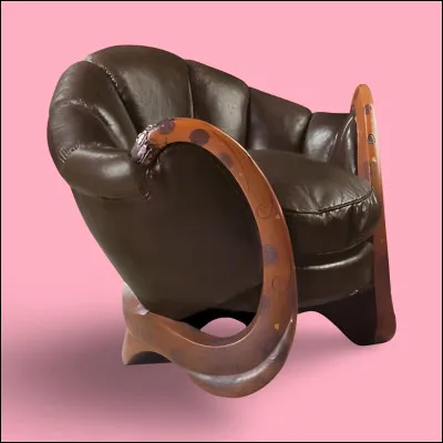 La chaise (c'est sa dénomination) de la photographie a été créée par Eileen Gray, grande célébrité du Design. Le modèle se nomme Dragon, et c'est la chaise la plus chère du monde à ce jour. Quel est son prix ?