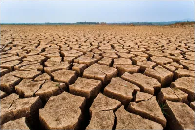 Parmi les quatre pays suivants, lequel ne possède aucun cours d'eau ?