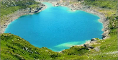Quel est le plus grand lac d'eau douce, en terme de volume ?