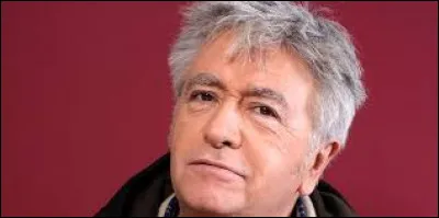 Mon premier éclairait Cléopâtre, mon second soutient ma tête, mon troisième est dit "de raison", mon tout est interdit sur la voie publique !