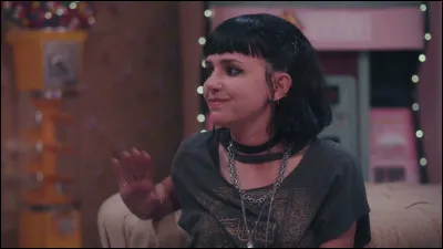 Que s'est-il passé avec Noaf au spa lors du voyage scolaire ?