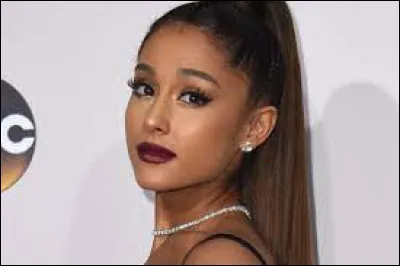 Avec qui est-elle en couple en juin 2024 ?