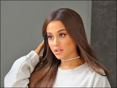 Quelle est la couleur préférée d'Ariana Grande ?