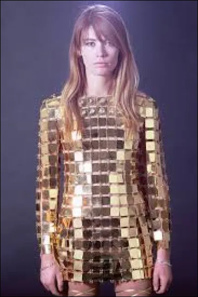 Quel célèbre grand couturier a conçu cette robe ?