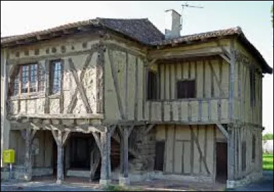 Village de l'arrondissement de Villeneuve-sur-Lot, traversé par le Dropt et la Bournègue, Cavarc se situe en région ...