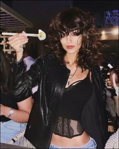 Pourquoi Hiba fait-elle la tête à Tasneem ?