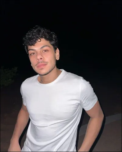 Comment s'appelle le petit ami de Tasneem ?