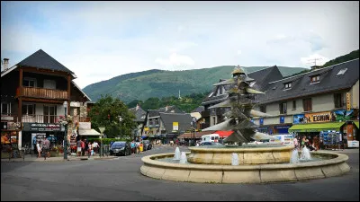Quel est ce village touristique, station de ski et station thermale, situé dans la vallée d'Aure ?