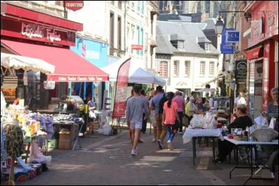 Combien le département des Hautes-Pyrénées compte-t-il d'habitants ?