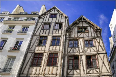 Au Moyen Âge, quel était le style de maisons le plus employé ?