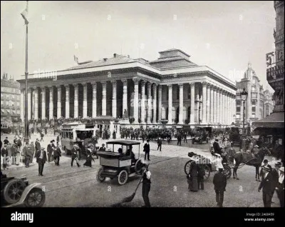 Lequel de ces bâtiments appartient à l'architecture néoclassique ?