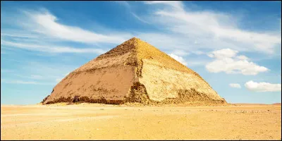 Quelle est la forme de la pyramide de Dahchour en Égypte ?