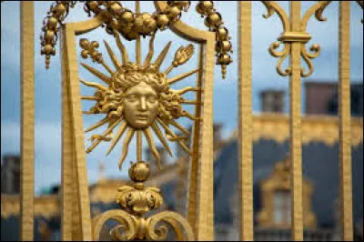 Quel roi de France a-t-on surnommé le "Roi Soleil" ?