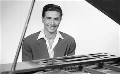 Complétez le surnom du chanteur Gilbert Bécaud : "Monsieur...