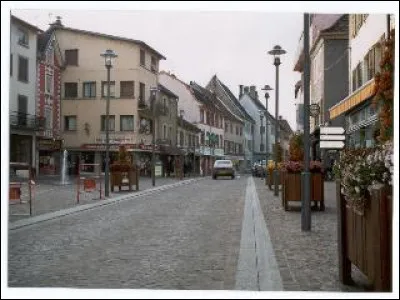 Quelle est cette ville, la deuxième du département avec 10 000 habitants ?