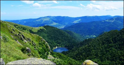 A quel massif montagneux ce sommet appartient-il ?