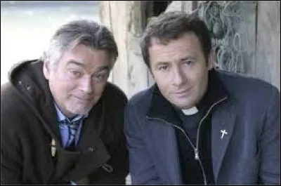 Sur quelle chaîne fut diffusée la série "Père et Maire" dans les années 2000 ?