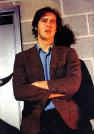 De quel instrument joue-t-il ?