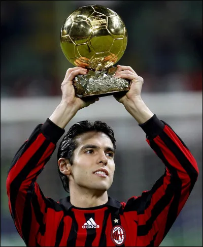 Question Kaka (le joueur hein) : 
Kaka rejoint le Réal Madrid en provenance de l'AC Milan. Quel est le montant du transfert ?