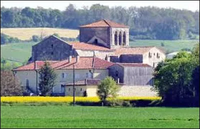 Vous avez sur cette image l'église de Lanville, à Marcillac-Lanville. Village de l'arrondissement de Cognac, il se situe dans l'ex région ...