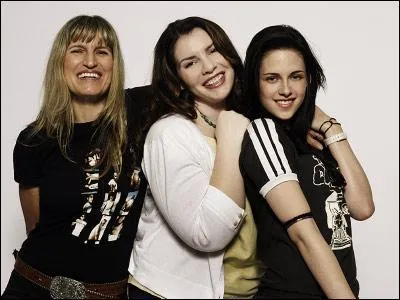 Qui l'auteur de la saga twilight ?