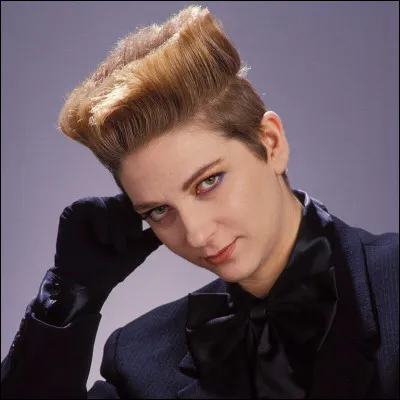 Comment s'appelle cette chanteuse ?