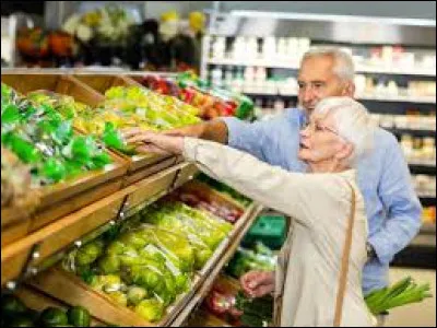 "Mes parents sont ... faire les courses."