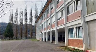 Tu es arrivé(e) devant le portail de ton collège et...