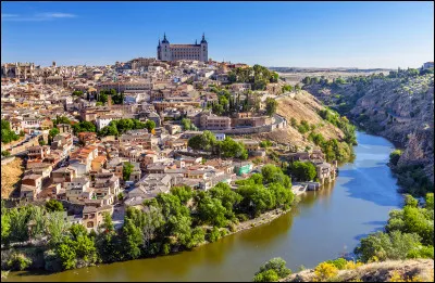 Quel fleuve traverse la ville de Tolède ?