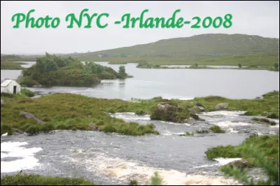 Quelle est cette région, d'Irlande , célèbre pour ses terres sauvages, ses tourbières et ses plans d'eau ?