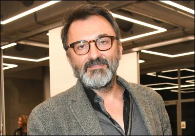 Qui est cet animateur télé qui a présenté le talk-show ''Folie passagère'' ?