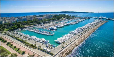 Dans quelle ville est le Vieux-Port ?