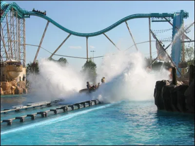 Comment s'appelle ce water coaster ?