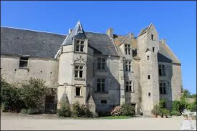 Je vous emmène au manoir d'Argouges, à Vaux-sur-Aure. Commune normande, dans l'aire d'attraction Bajocasse, elle se situe dans le département ...