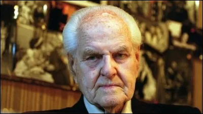 Qui est ce cinéaste, coréalisateur du film à sketches ''Le Lit à deux places'' ?