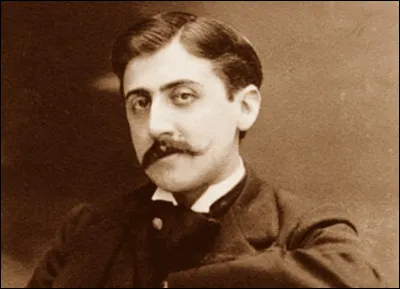 Qui est cet écrivain qui vivait surtout la nuit, dormait peu le jour et écrivait surtout dans son lit ?