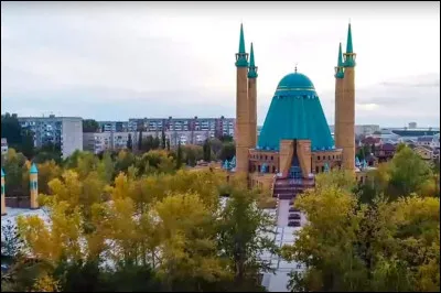 Cette ville du Kazakhstan de 360 000 habitants est située dans le nord-est du pays au bord de la rivière Irtych :