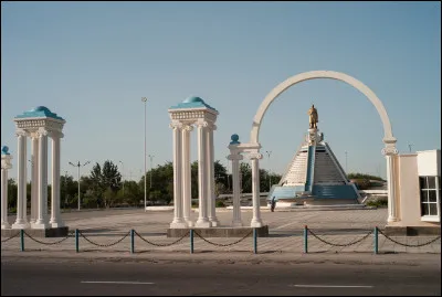 C'est la 2e ville du Turkménistan avec 200 000 habitants, située dans le nord du pays, à proximité du fleuve Amou-Daria :