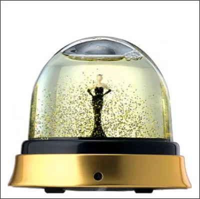 Quel "parfumeur" à la marinière est à lorigine du parfum ''Fragile'' ?