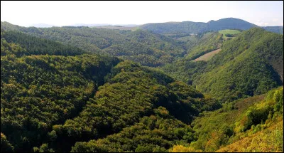 A quelle altitude situez-vous le point culminant du département ?