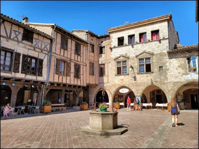 Quel est ce village, ancienne bastide, situé entre Albi et Montauban dans la vallée de la Vère ?