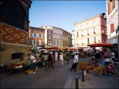 Combien le département du Tarn compte-t-il d'habitants ?