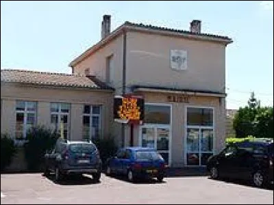 Pour finir, nous nous rendons à Salignac. Ancienne commune Girondine, elle se trouve en région ...