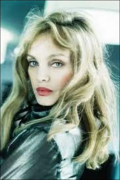 Dans quel film ne retrouve-t-on pas l'actrice Arielle Dombasle ?