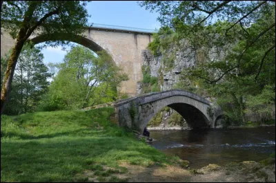 Quelle est cette rivi&egrave;re, longue de 113 km, qui prend sa source &agrave; 725 m d'altitude pr&egrave;s du lac des Settons et a longtemps constitu&eacute; une voie de navigation dans la r&eacute;gion ?