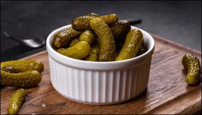 Que faut-il ajouter à "cor" pour obtenir le nom de cette variété de concombre de petite taille, utilisé comme condiment ?