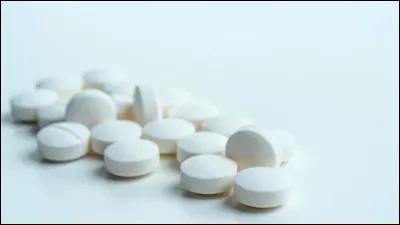 Que faut-il ajouter à "cor" pour obtenir le nom d'une hormone sécrétée naturellement par l'organisme ?