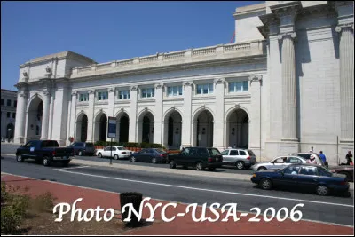 Qu'est ce que c'est que ce bâtiment de Washington qui accueille plus de 25 millions de voyageurs par an ?