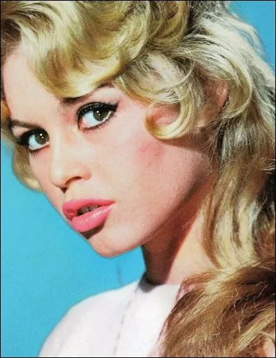 J'ai été la première star internationale du cinéma français. Comment me prenommé-je ?